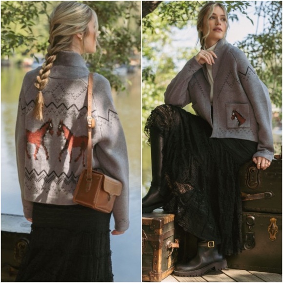 Sweaters - Women's Gray Horse Pattern Cardigan